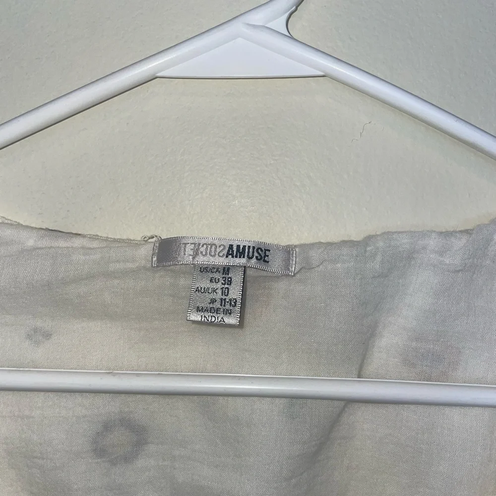 Amuse Society Cream Crop Top Size Medium - Picture 3 of 3